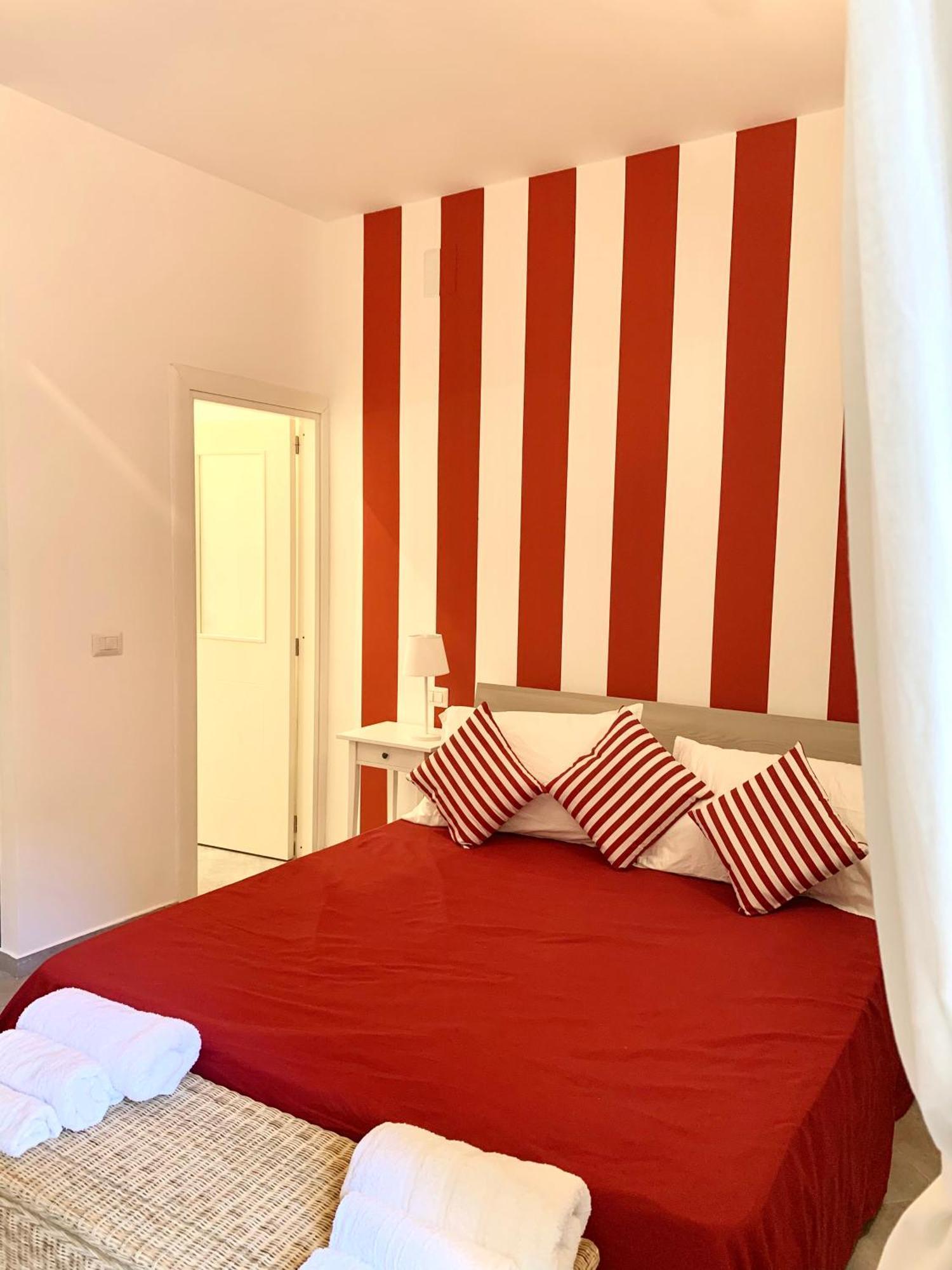 Casa Giulia, Nuovo Appartamento In Centro! نابولي المظهر الخارجي الصورة