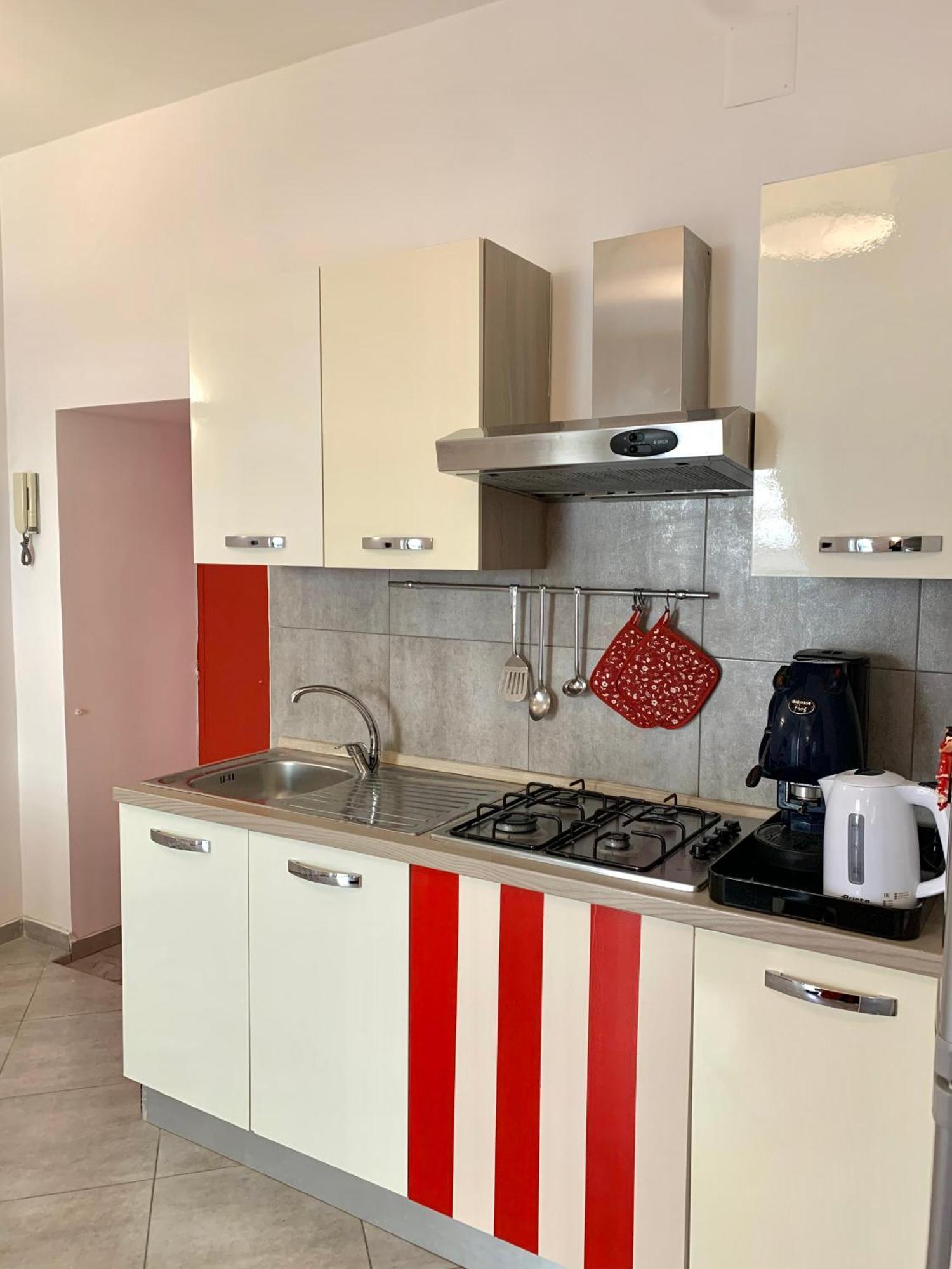 Casa Giulia, Nuovo Appartamento In Centro! نابولي المظهر الخارجي الصورة